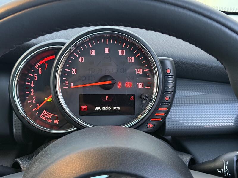 MINI HATCH