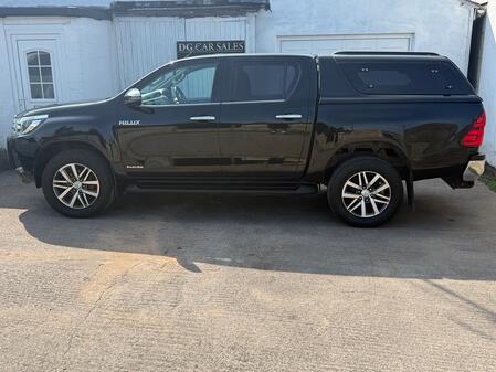 TOYOTA HILUX 2.4 D-4D Invincible