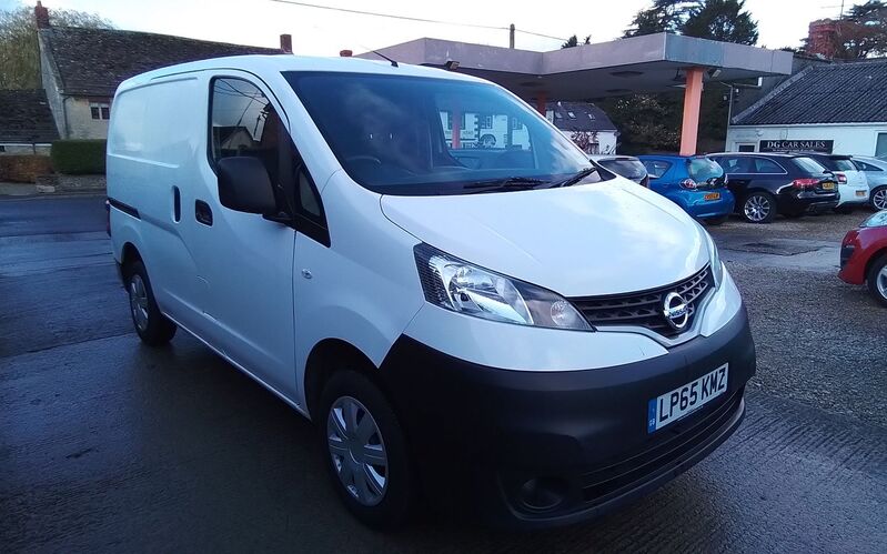 NISSAN NV200