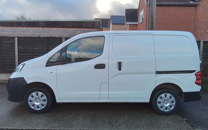 NISSAN NV200