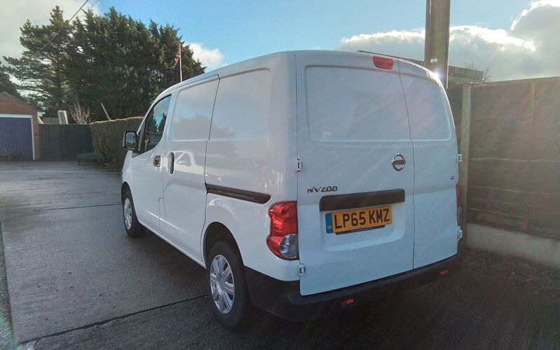 NISSAN NV200