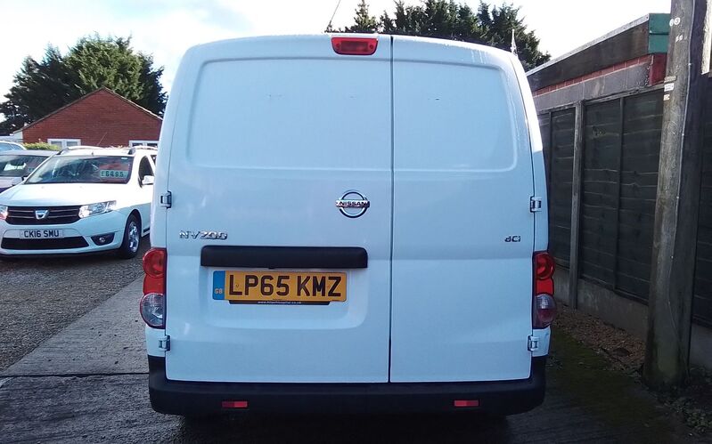 NISSAN NV200