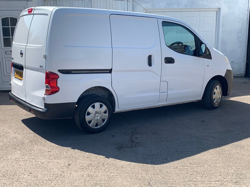 NISSAN NV200