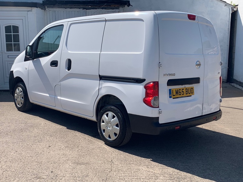 NISSAN NV200