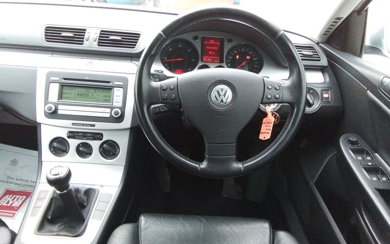 VOLKSWAGEN PASSAT